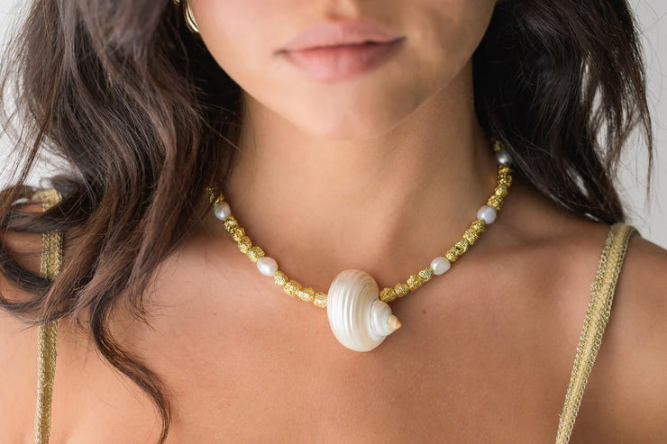 Paradiso Conch Pearl Necklace Indigo and Wolfe